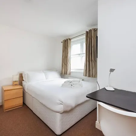 Vibrant Clapham Double Bedroom London Exterior photo