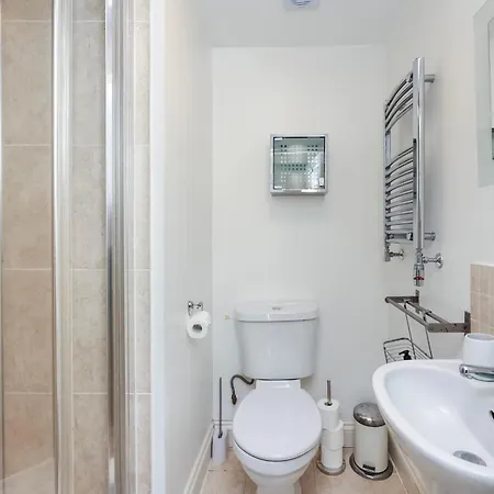 Vibrant Clapham Double Bedroom London Exterior photo