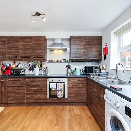 Vibrant Clapham Double Bedroom London Exterior photo