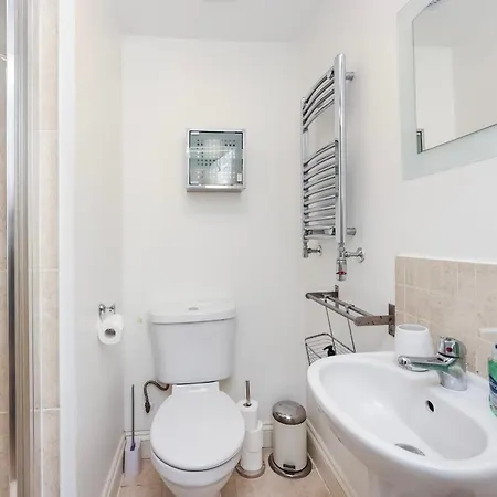 Vibrant Clapham Double Bedroom London Exterior photo