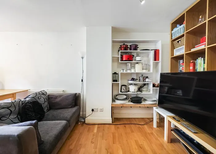 Vibrant Clapham Double Bedroom