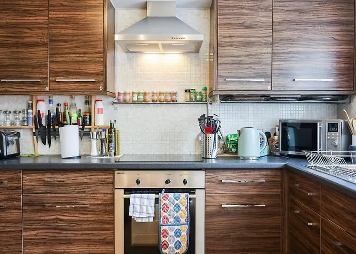 Vibrant Clapham Double Bedroom